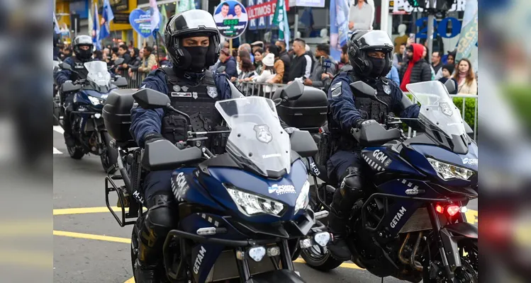 Mais de 15 mil pessoas acompanham desfile dos 203 anos de PG