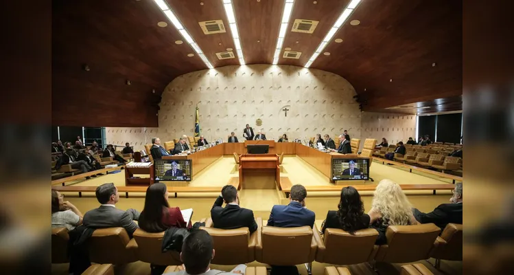 Corte passa por crise após troca de acusação entre ministros.