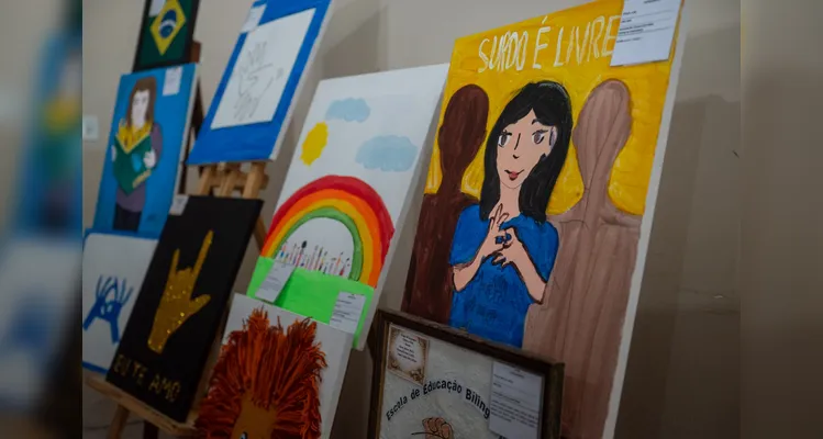 CRAS 31 de Março reúne comunidade na Mostra de Artistas Surdos 'Mãos que Criam, Arte que Fala'