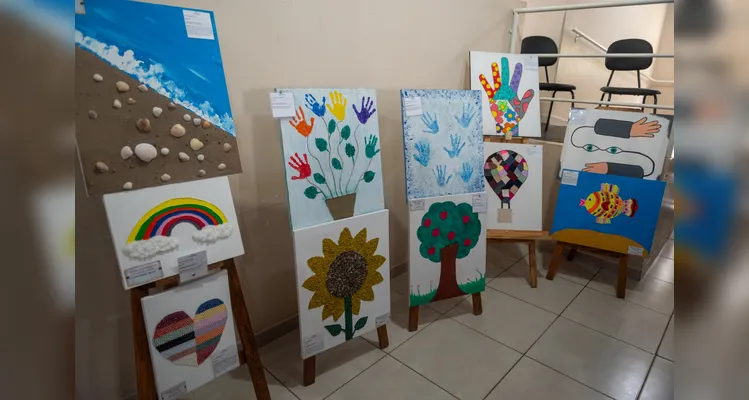 CRAS 31 de Março reúne comunidade na Mostra de Artistas Surdos 'Mãos que Criam, Arte que Fala'