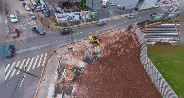 O Portal aRede registrou imagens das obras nesta quarta-feira (14).