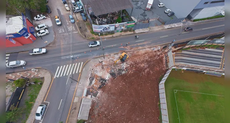 O Portal aRede registrou imagens das obras nesta quarta-feira (14).
