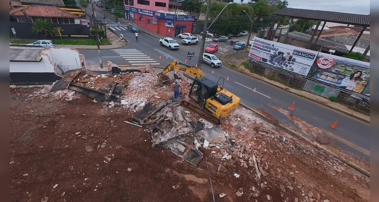 O Portal aRede registrou imagens das obras nesta quarta-feira (14).