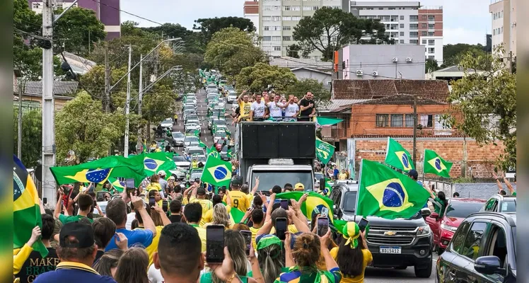 Sergio Moro defende que Flávio é "melhor candidato para o Sul" durante ato em Curitiba