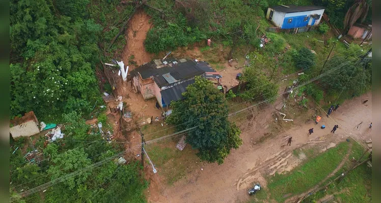 Imagens do drone do Portal aRede mostram o cenário de destruíção.