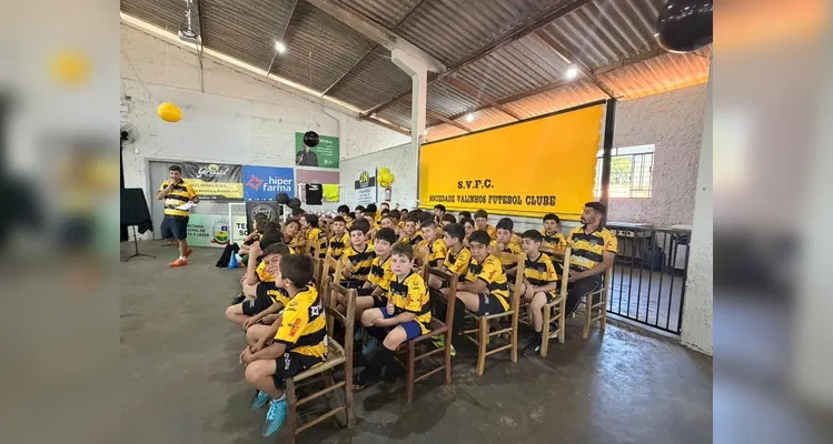 Valinhos inaugura escola de futebol e fortalece projeto em Guaraúna