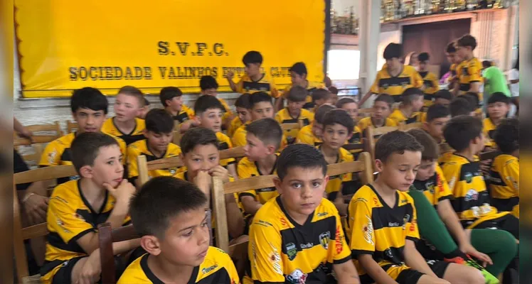 Valinhos inaugura escola de futebol e fortalece projeto em Guaraúna