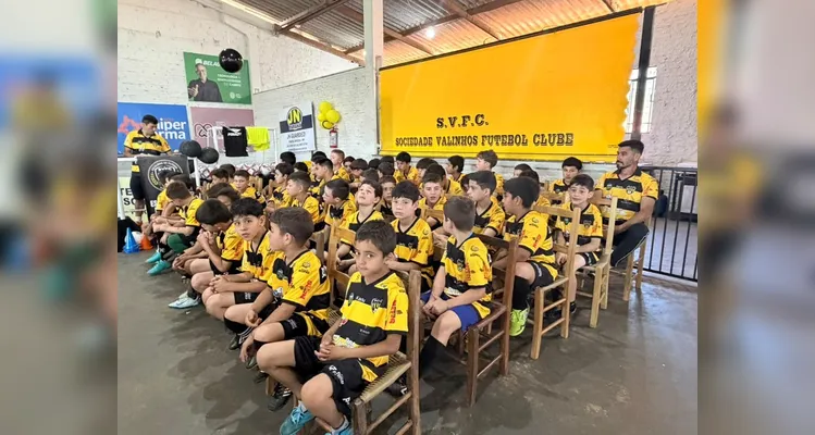 Valinhos inaugura escola de futebol e fortalece projeto em Guaraúna