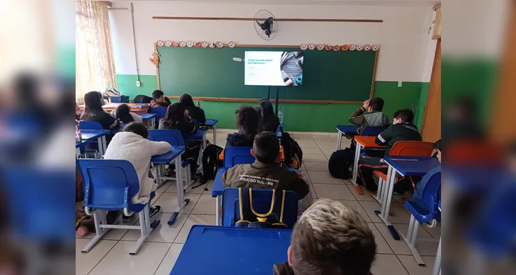 Confira os registros do trabalho em sala de aula.
