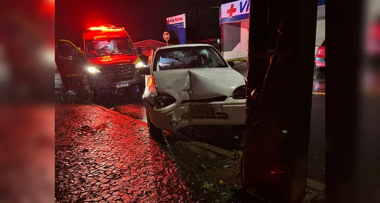 Acidente aconteceu após motorista descer a Rua Almirante Barroso e acessar a Rua Rio Capivari.