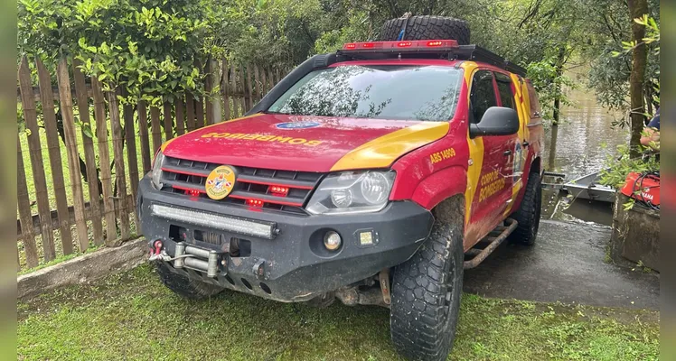 Após manhã de buscas, empresário segue desaparecido no Rio Tibagi