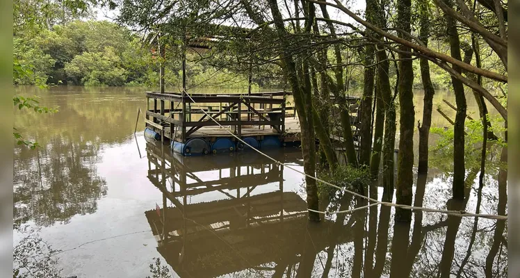 Após manhã de buscas, empresário segue desaparecido no Rio Tibagi