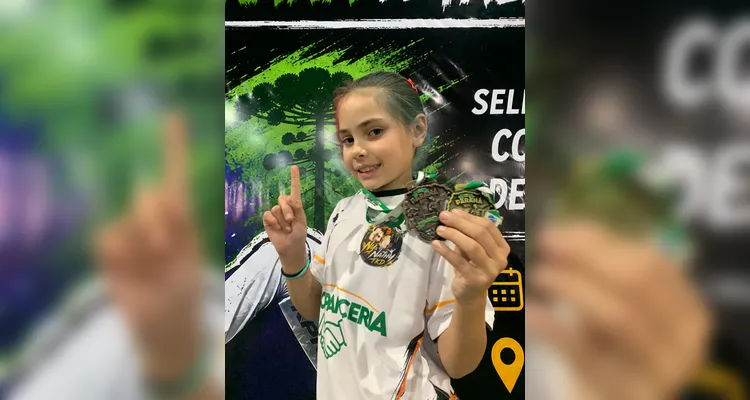 Atletas de Ponta Grossa são campeãs na Copa Paraná de Taekwondo
