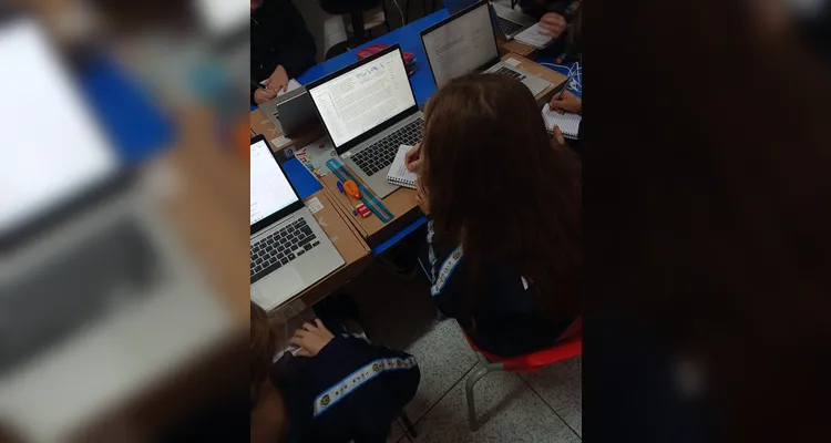 Confira a série de registros do trabalho em sala de aula.