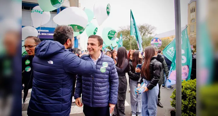 Aliel celebra 203 anos de PG junto à população em grande desfile na ‘Vicente Machado’