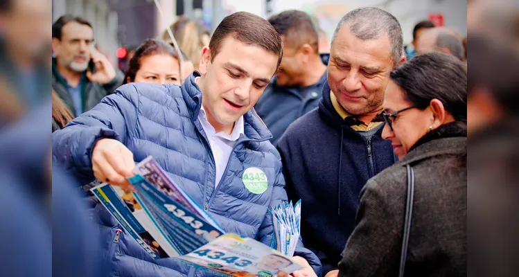 Aliel celebra 203 anos de PG junto à população em grande desfile na ‘Vicente Machado’