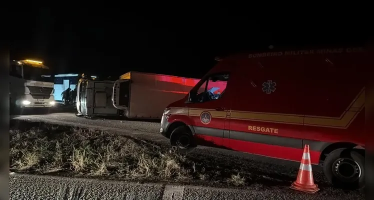 Colisão entre ônibus e carreta deixa seis mortos e mais de 40 feridos em MG