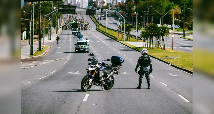 Passeio ciclístico da PRF provoca bloqueios em vias de Curitiba