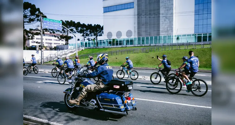 Passeio ciclístico da PRF provoca bloqueios em vias de Curitiba