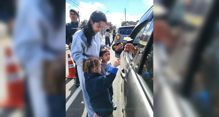 A atividade teve como tema “Pela Paz, pelo Respeito e pela Valorização das Mulheres”