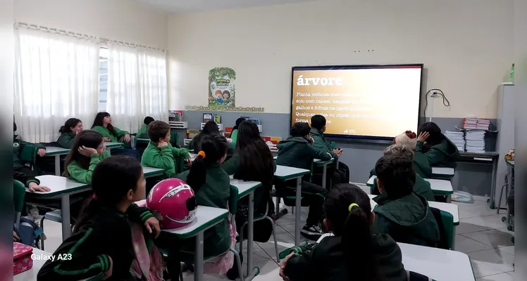 Veja a série de registros realizada pelos estudantes e dentro da sala de aula.