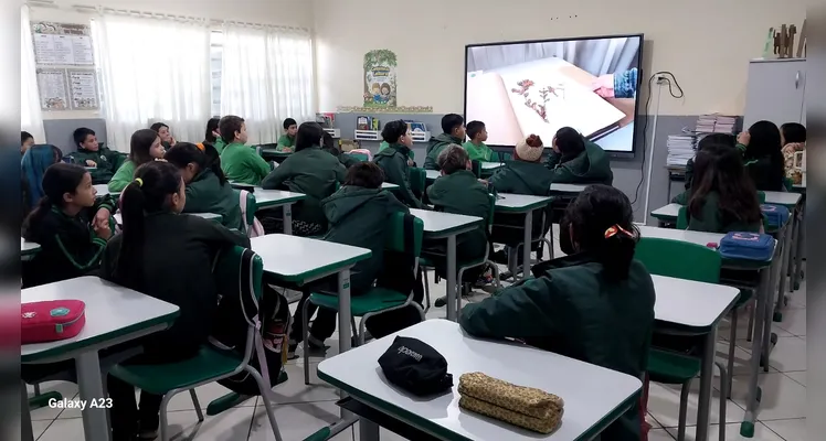 Veja a série de registros realizada pelos estudantes e dentro da sala de aula.
