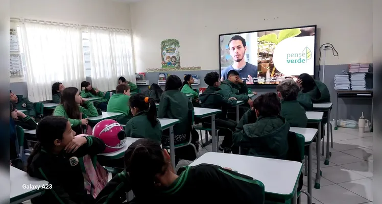 Veja a série de registros realizada pelos estudantes e dentro da sala de aula.