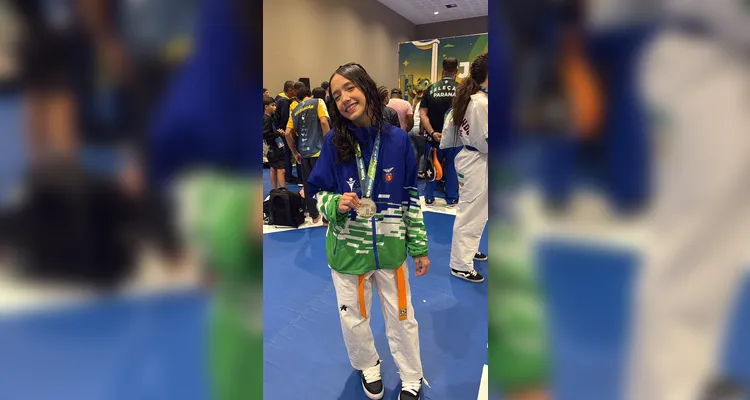 Nathaly Lima conquista prata inédita no Brasileiro Escolar de Taekwondo em Brasília