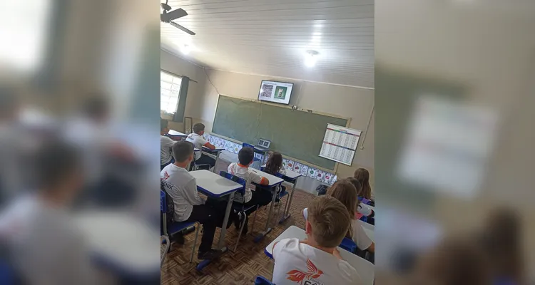 Veja a série de registros dentro e fora da sala de aula.