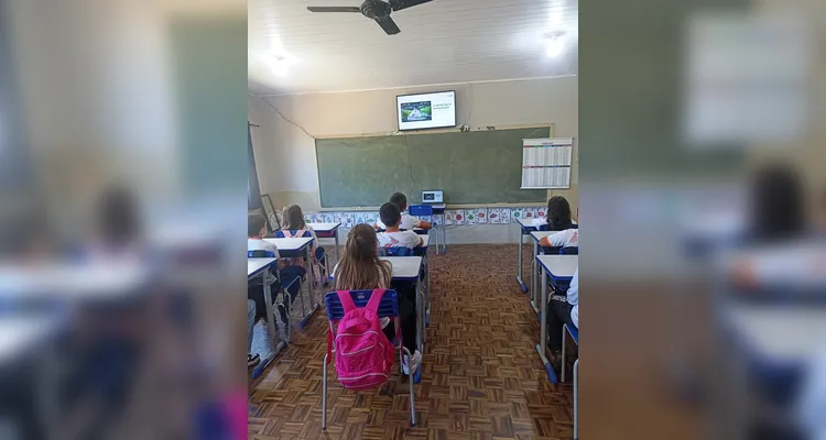 Veja a série de registros dentro e fora da sala de aula.