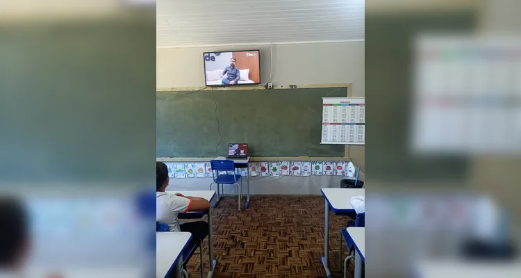 Veja a série de registros dentro e fora da sala de aula.