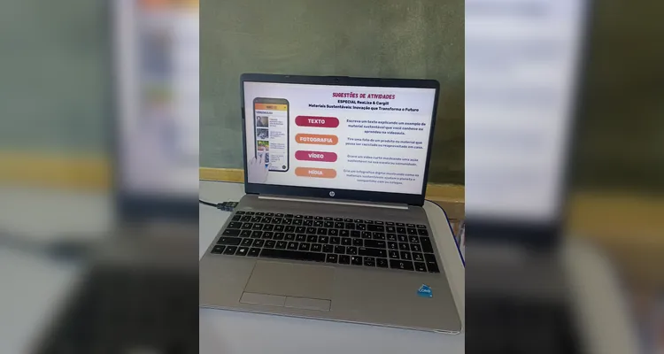 Veja a série de registros dentro e fora da sala de aula.
