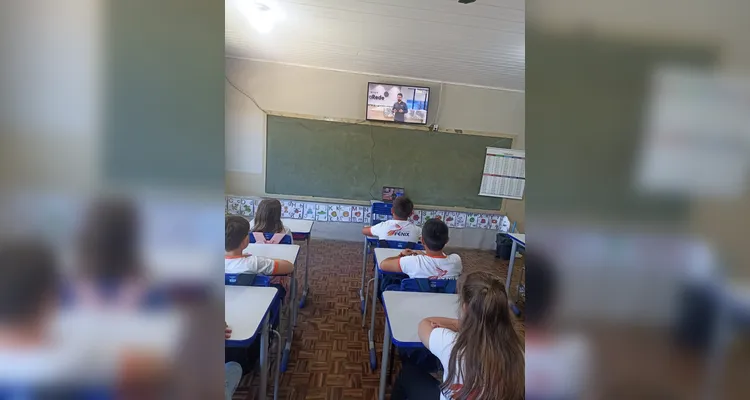 Veja a série de registros dentro e fora da sala de aula.