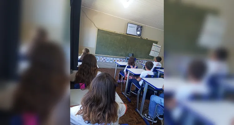 Veja a série de registros dentro e fora da sala de aula.