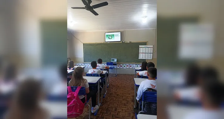 Veja a série de registros dentro e fora da sala de aula.