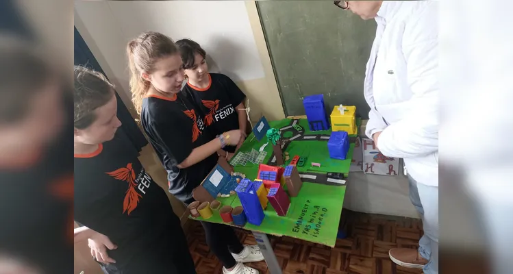 Veja a série de registros dentro e fora da sala de aula.