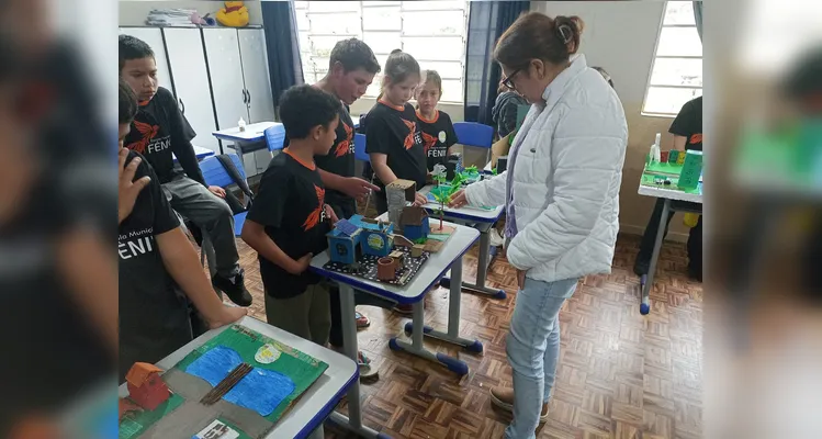 Veja a série de registros dentro e fora da sala de aula.