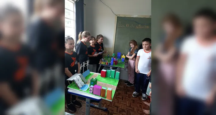 Veja a série de registros dentro e fora da sala de aula.
