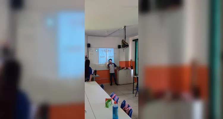 Confira a série de registros do trabalho dentro e fora da sala de aula.