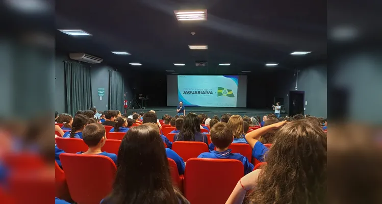 Confira a série de registros do trabalho dentro e fora da sala de aula.
