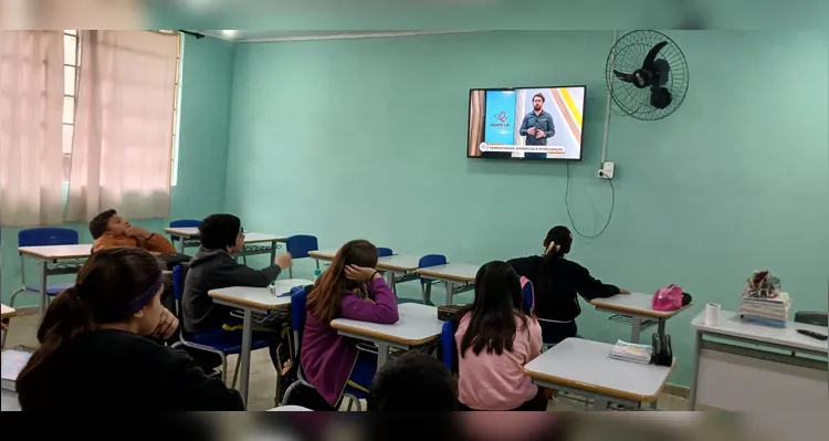 Confira a série de registros do trabalho em sala de aula.