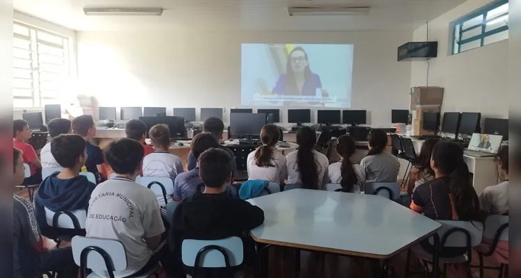 Confira a série de registros do trabalho em sala de aula.