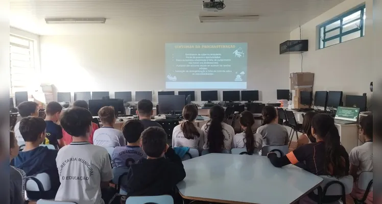 Confira a série de registros do trabalho em sala de aula.