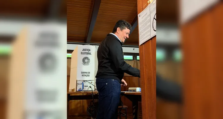 Moro vota em Curitiba e se diz confiante após campanha ao Governo do Paraná