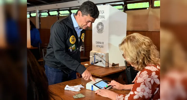 Sergio Moro vota em Curitiba e se diz confiante após campanha ao Governo do Paraná