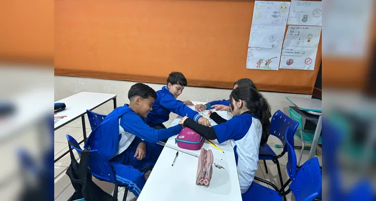 Confira a série de registros do trabalho em sala de aula.
