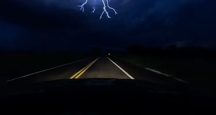 Registro ocorreu por volta das 19h desta quinta-feira durante forte tempestade com ventos que atingiu o Oeste do estado.