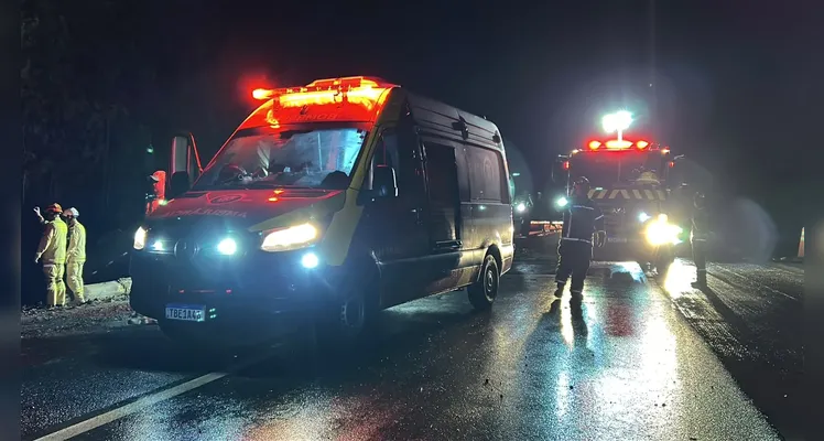 Colisão envolveu dois caminhões e um carro de passeio nas proximidades da W3