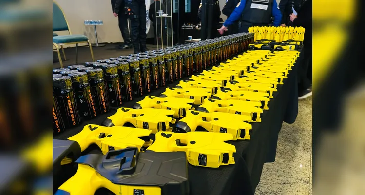 Foram entregues 175 kits de armamento de incapacitação neuromuscular e 350 espargidores de gás.