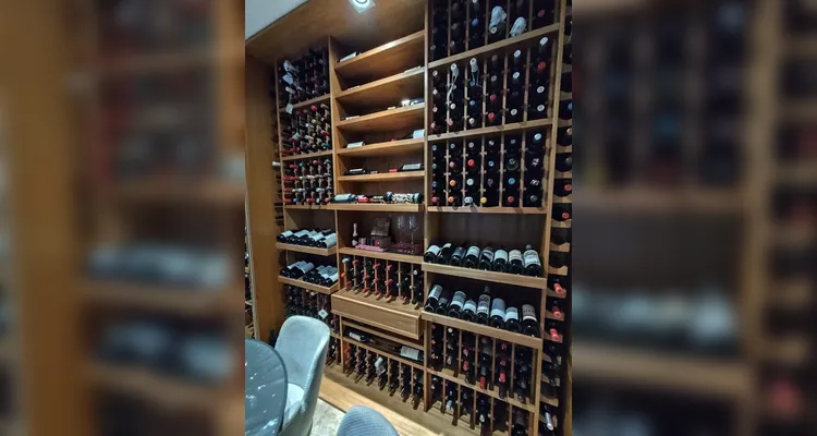 Polícia faz operação contra esquema de contrabando de vinhos argentinos no PR